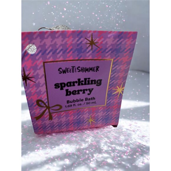 Sweet Shimmer Sparkling Berry Gift Set – Body Lotion & Bubble Bat - Picture 2 of 3